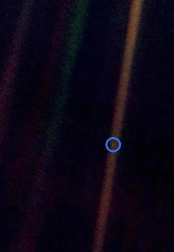 君子配资 人类在宇宙中有多渺小？这张地球照片，回答了这个问题